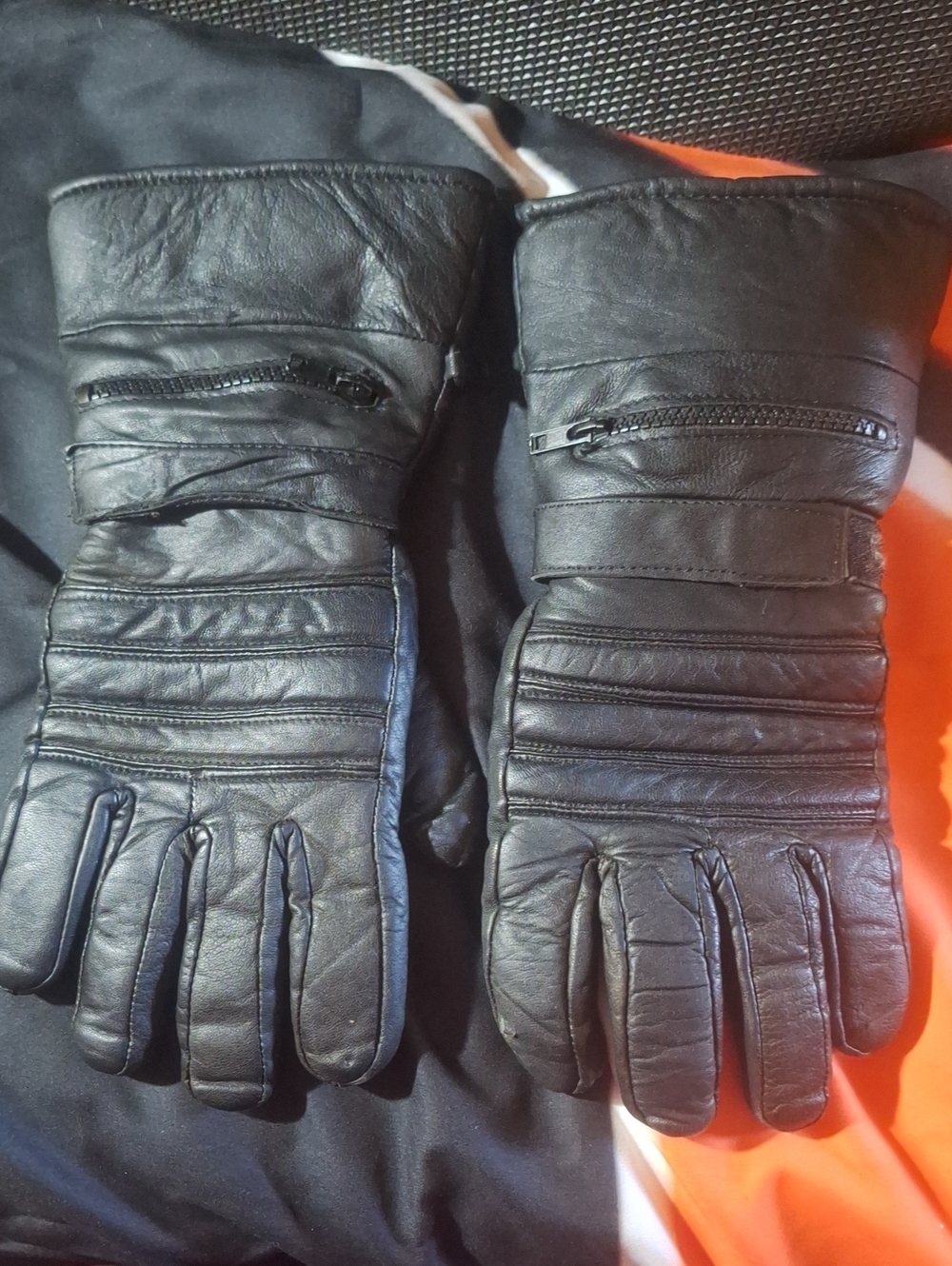 Men's Black Winter Gloves With Pocket At Cuff - Classic Insulated Gloves